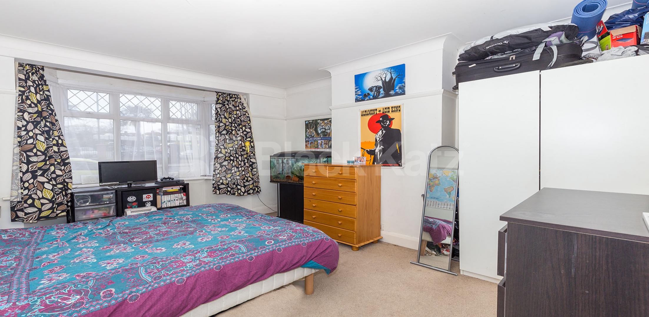 			APS School Catchment!, 5 Bedroom, 1 bath, 1 reception House			 Durnsford Road, MUSWELL HILL